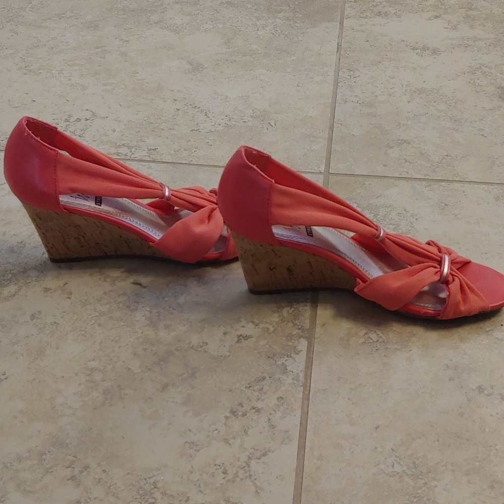 Coral wedges - Picture 3 of 5